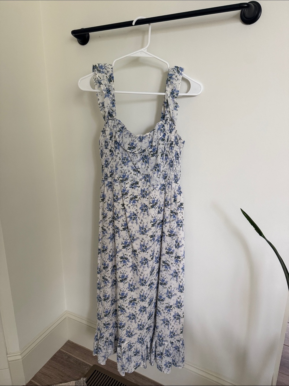 Heartloom, Floral Blue & White Ruffle Strap Midi Dress, Size Small